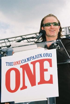 Bono launches The ONE Campaign in Philadelphia in 2004. 